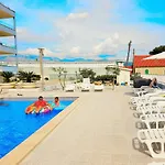 Kamelija ספליט