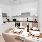 Kamelija Apartamento *
